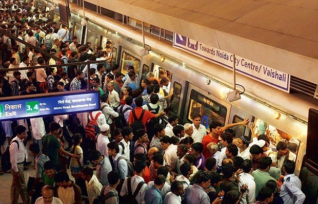 Delhi Metro daily carries 2.76 million passengers