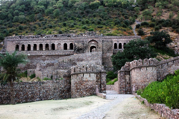 Fort Bhangarh is against the entry of Foreign tourists