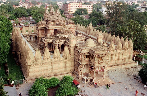 Hutheesing Jain Temple - Must see places in Ahemdabad