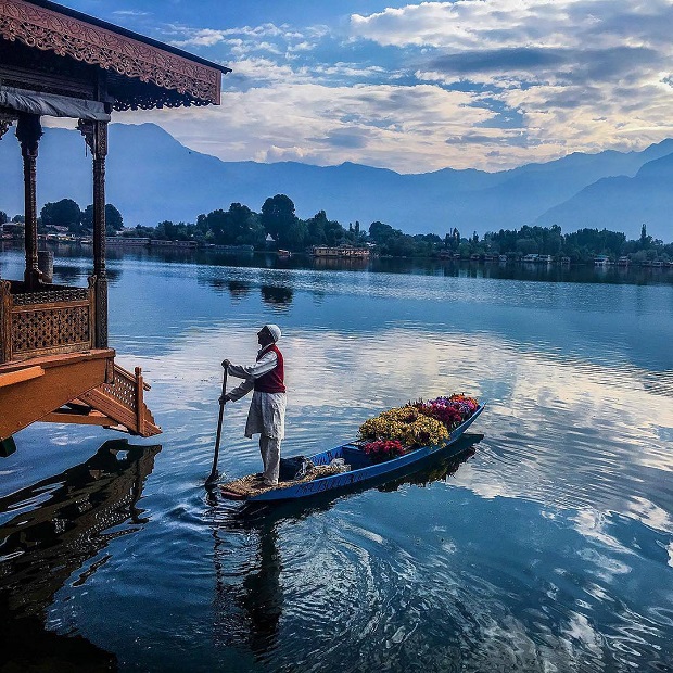 Nigeen Lake - famous lakes in Kashmir