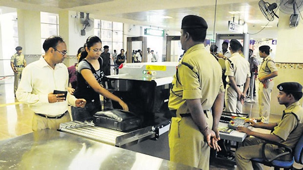 Security check in Delhi metro by CISF