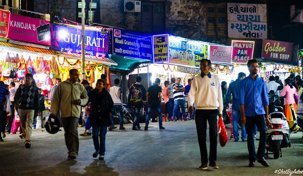 Shopping in Mount Abu - Famous markets are Nakki Lake market and Tibetan market, Chacha Museum, Rajasthali