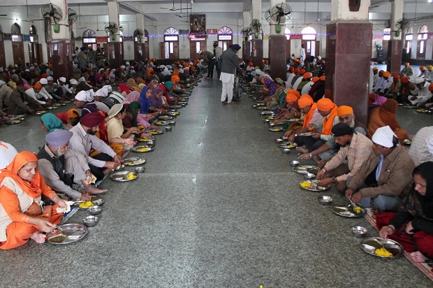 number of people Served in Golden temple Langar Everyday