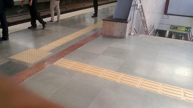 yellow stripes for visually impaired in Delhi Metro