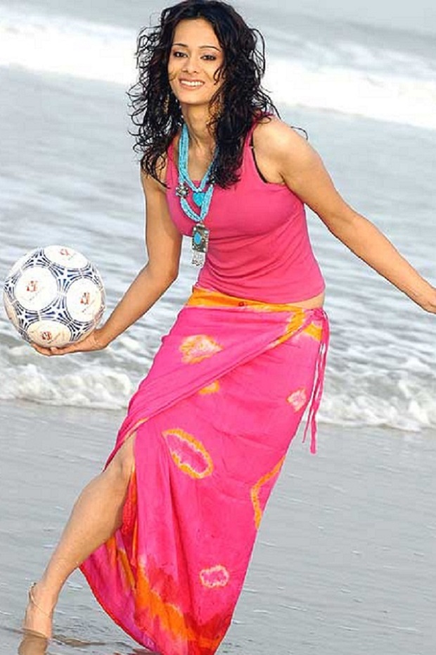 Mayanti Langer Playing Football