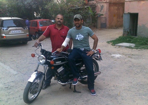 dhoni-bike-yamaha-rd350