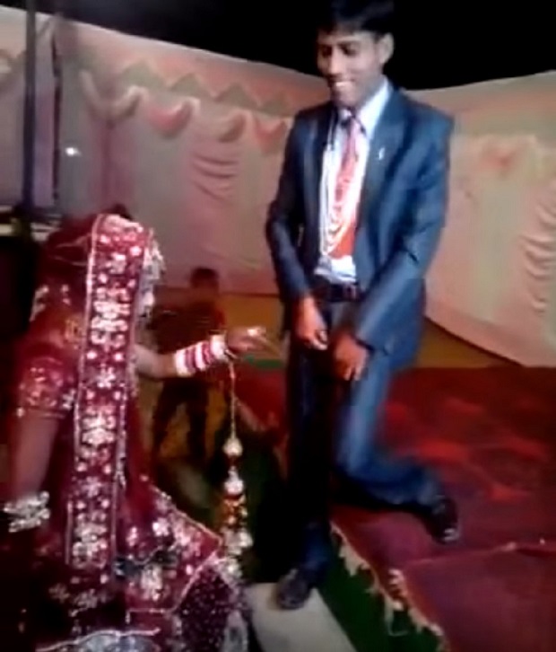 17 Hilarious Photos Taken At Just The Right Time At Indian Weddings