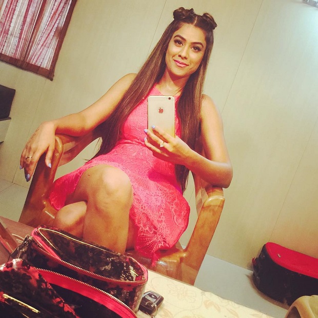 Hot Nia Sharma