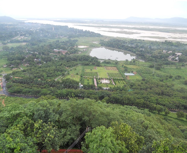 World’s Longest Dam - Hirakud Dam