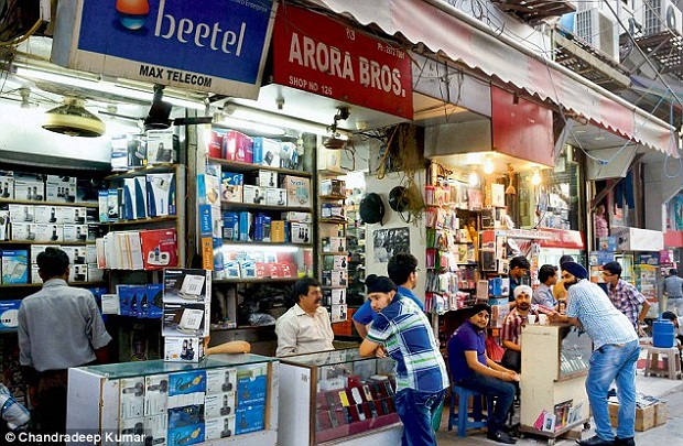 दिल्ली में गफ्फार मार्केट बेस्ट मोबाइल मार्केट