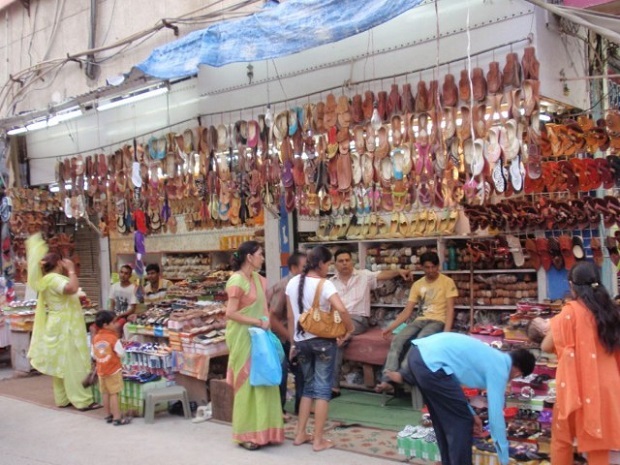 करोल बाग - दिल्ली में लोकप्रिय बाजार