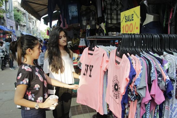 सरोजिनी नगर मार्केट - दिल्ली में लड़कियों के लिए बजट शॉपिंग मार्केट