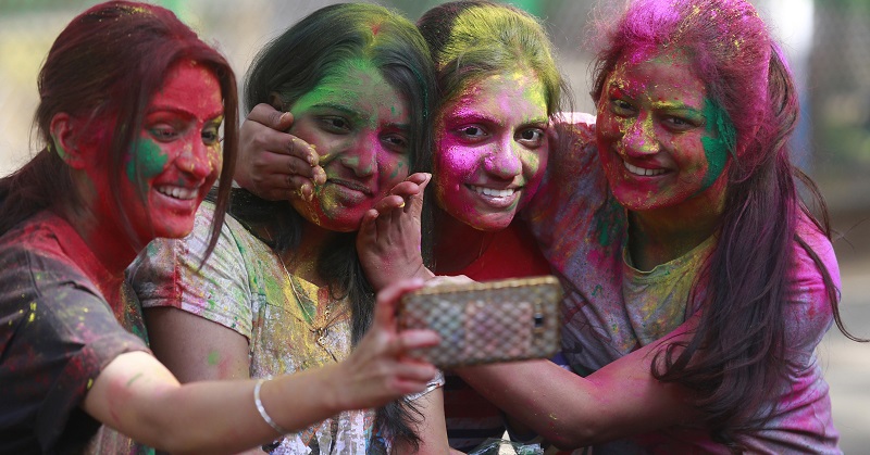 11 Simple Ways To Remove Holi Colours From Your Face, Skin And Hair