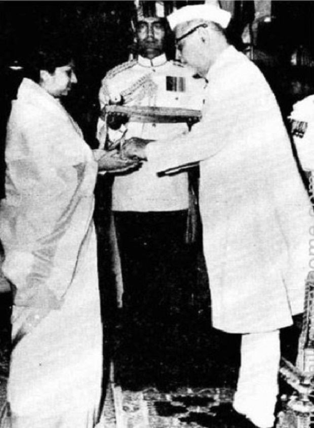 Lata Mangeshkar receiving Padma Bhusan 1969