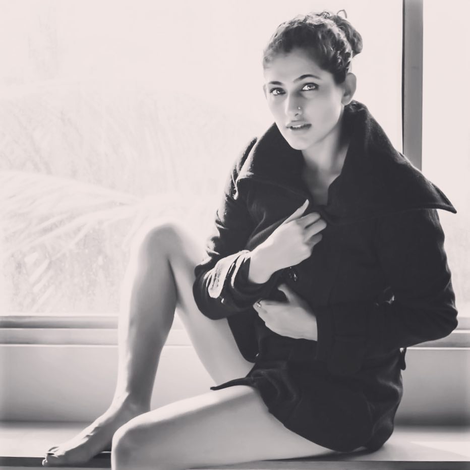 Kubbra Sait black and white picture