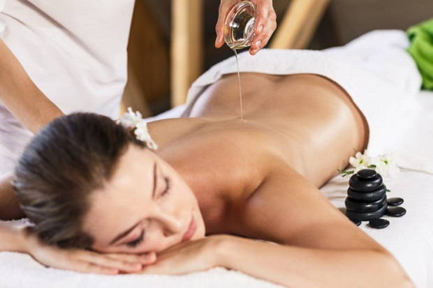 essential oil massage during menstrual pain