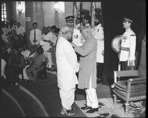 Atal Bihari Vajpayee receiving Padma Vibhushan Award in 1992