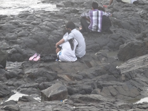 Couples at rocks band stand mumbai