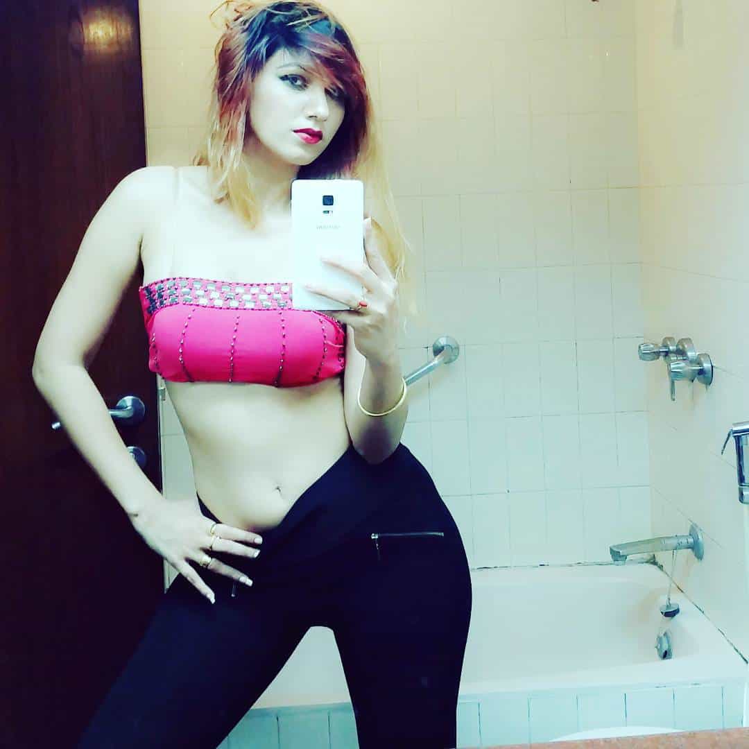 Jasleen Matharu Hot Selfie