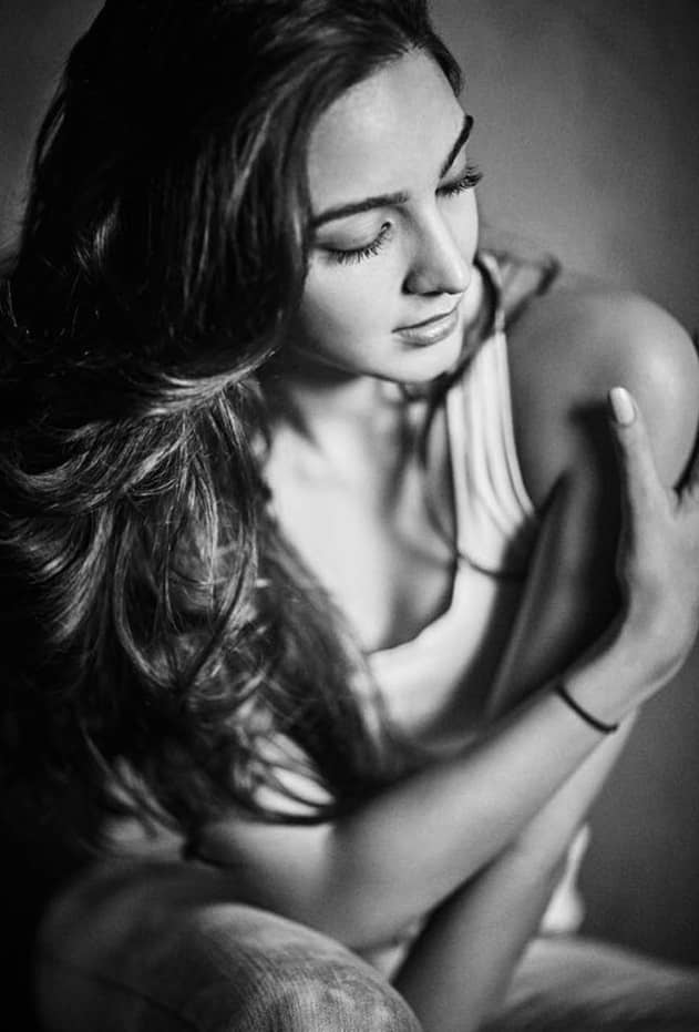 Kiara Advani Black and white