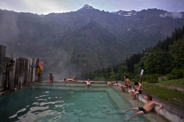 Natural Hot Spring kheerganga