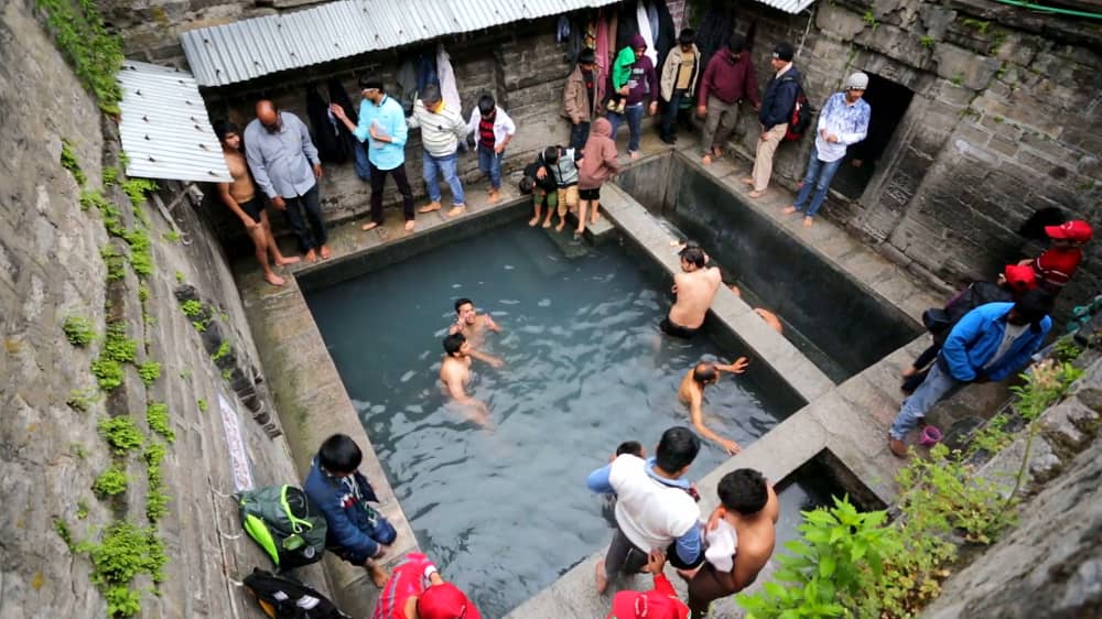 hot water spring in Manali - Vashisht Temple