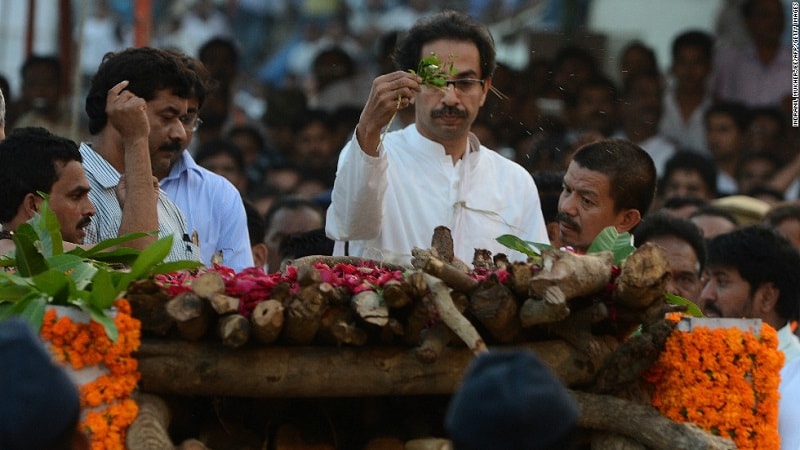 Uddhav Thackeray lit the pyre of bal Thackeray