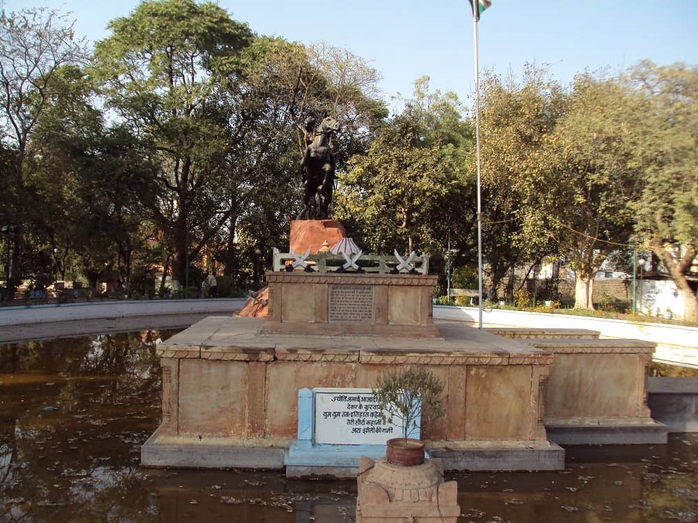 rani lakshmi bai memoria Phool Bagh