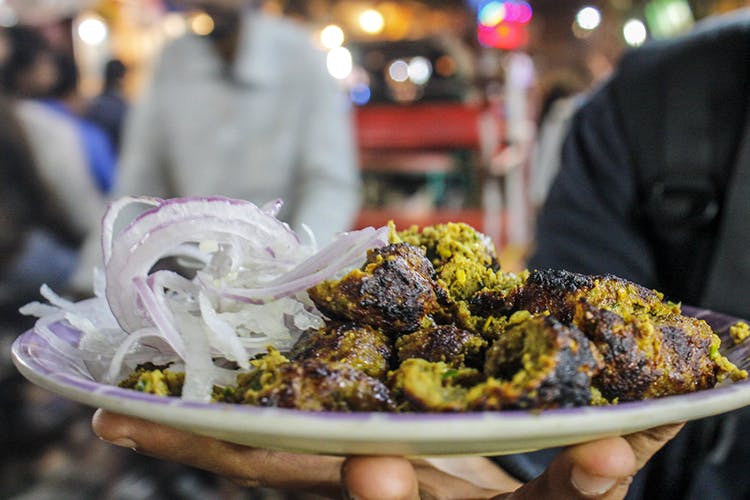 Enjoy best food in Old delhi