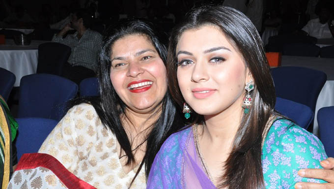 Hansika Motwani with monther Mona Motwani