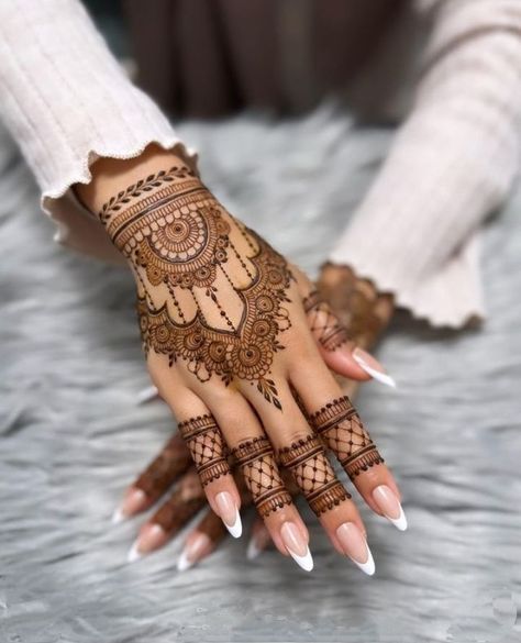 Arabic mehndi design backhand