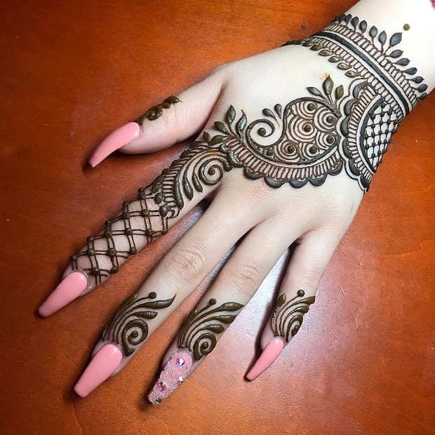 Simple arabic mehndi design