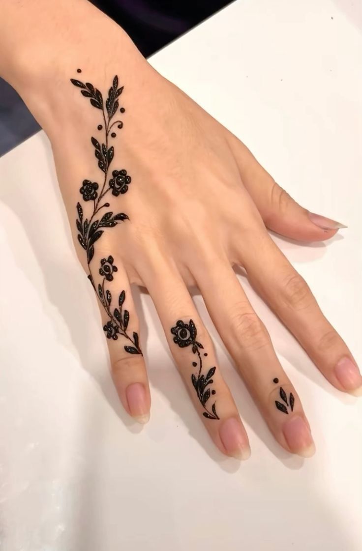 simple floral mehndi