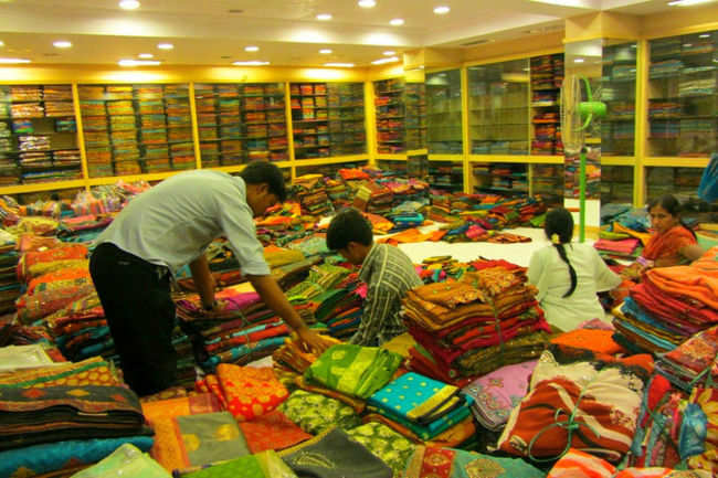 Wholesale Saree market in Mumbai Hindmata