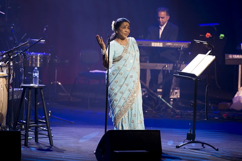 Asha Bhosle stage performance