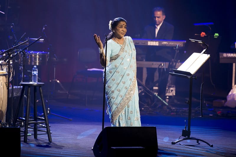 Asha Bhosle stage performance