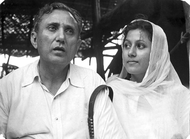 Young Madhubala with father Attaullah Khan