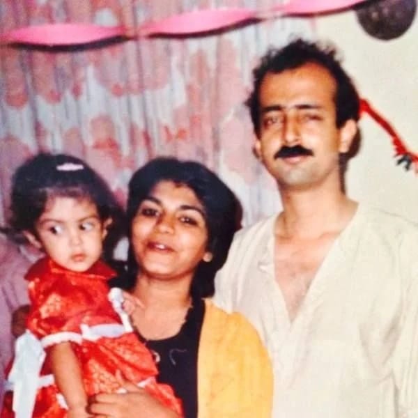Rhea Chakraborty family
