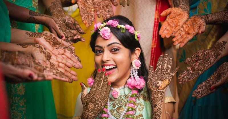 Bride Beautiful Muslim Bride Hands Henna Stock Photo 718198723 |  Shutterstock