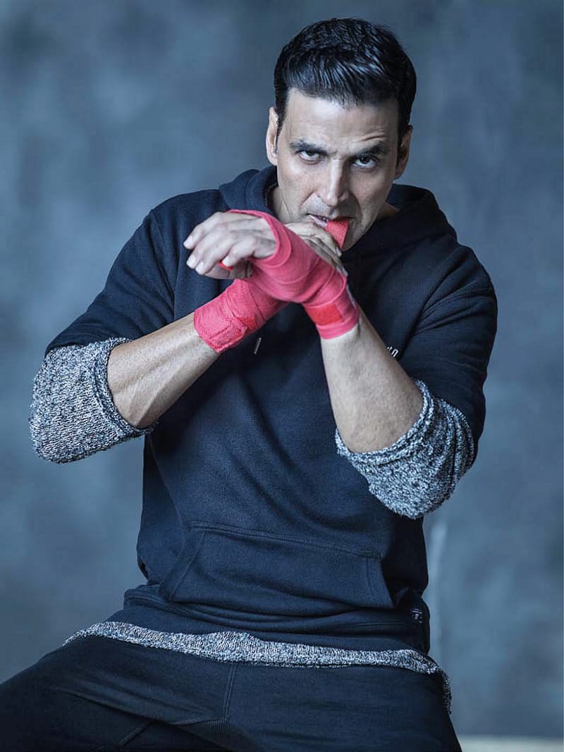 bollywood-celebrities-first-salary-akshay-kumar-postoast