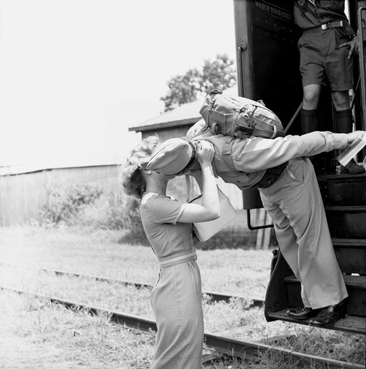 Kiss from train