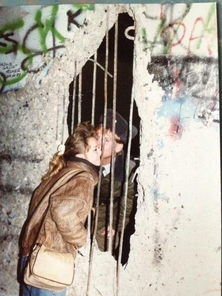 kiss through the Berlin Wall