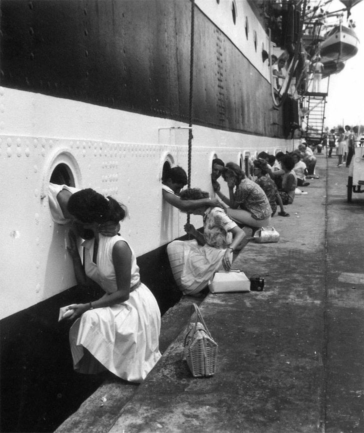 soldiers getting a last kiss from the ship