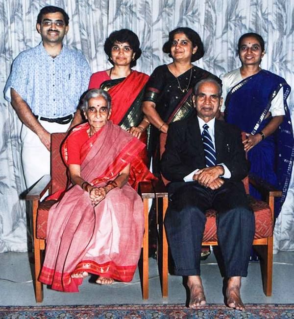 Sudha Murthy parents and family