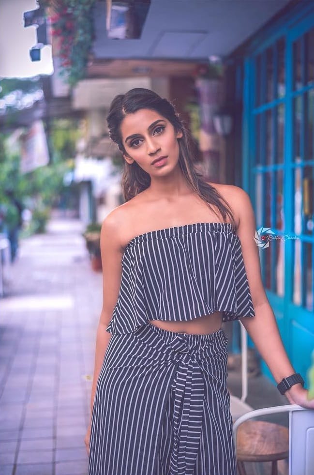 Sexy Sanjana Ganesan