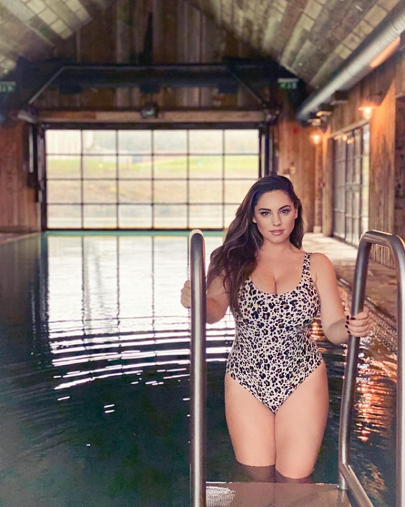 Kelly Brook is a Perfect woman