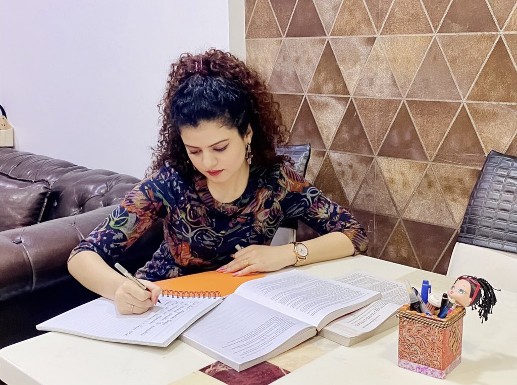 palak muchhal education