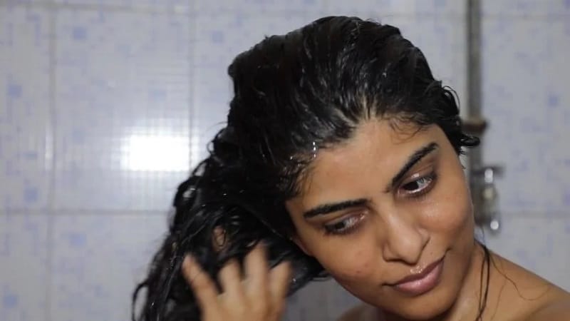 indian girl hair wash
