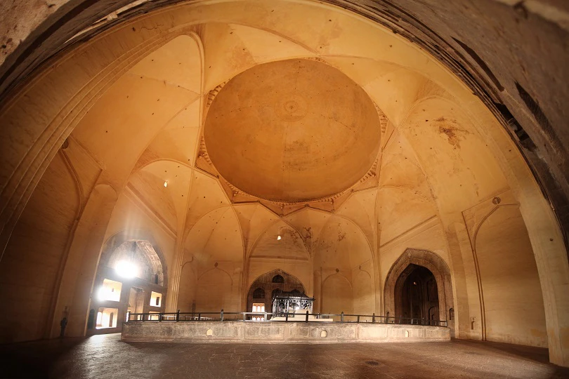 Gol-Gumbaz-Whispering-Gallery