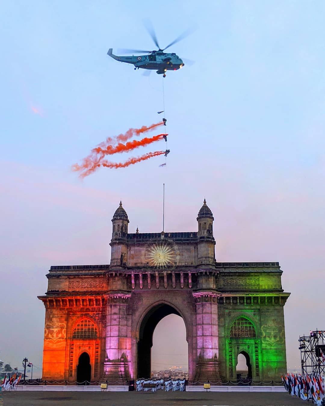 How to reach Gateway of India